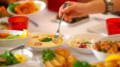 دقيقة طبية: ما هي أهمية توزيع الوجبات في رمضان ؟