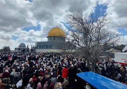 250 ألفا يؤدون صلاة الجمعة الثانية من شهر رمضان في المسجد الأقصى