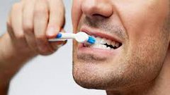 قبل الفطور أم بعده.. متى يجب تنظيف الأسنان؟