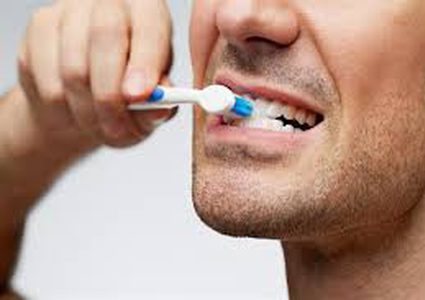 قبل الفطور أم بعده.. متى يجب تنظيف الأسنان؟