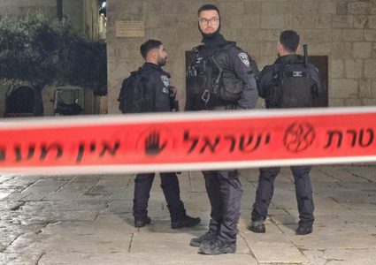 شرطة الاحتلال تعدم فلسطينا على أبواب الأقصى