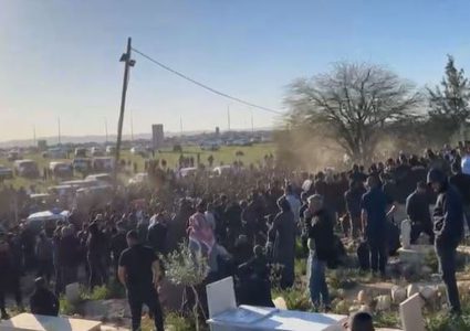 تشييع جثمان الشهيد الطبيب العصيبي في حورة بالنقب