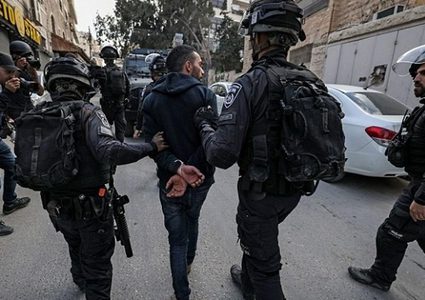 الاحتلال يعتقل مواطنا ويمدد اعتقال 6 شبان من القدس المحتلة