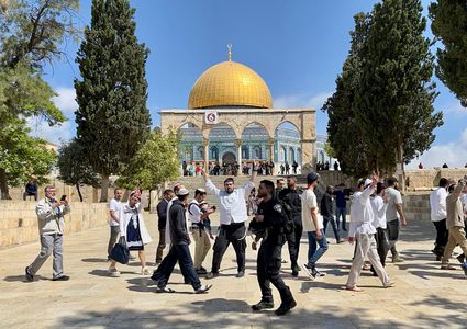 عشرات المستوطنين يقتحمون المسجد الأقصى