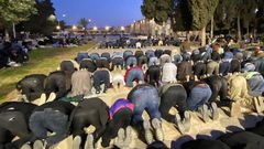 من أداء صلاة المغرب في المسجد الأقصى