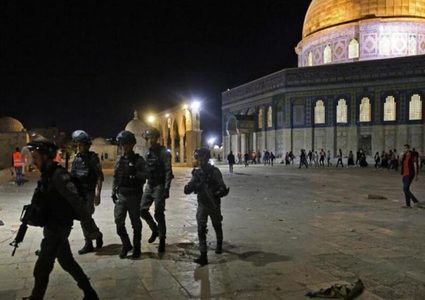 الاحتلال يقتحم "الأقصى" لإخراج المعتكفين