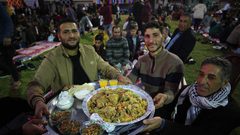 أجواء إفطار جماعي واسع نظمه أهالي  بيت لاهيا شمال قطاع غزة