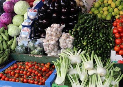 المزارع أبو حامد: أسعار الخضراوات في انخفاض، وإقبال طفيف على الفواكه