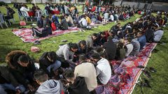 أجواء إفطار جماعي واسع نظمه أهالي  بيت لاهيا شمال قطاع غزة