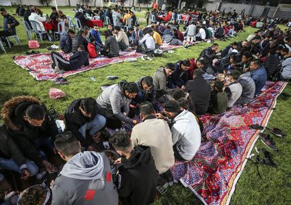 أجواء إفطار جماعي واسع نظمه أهالي  بيت لاهيا شمال قطاع غزة