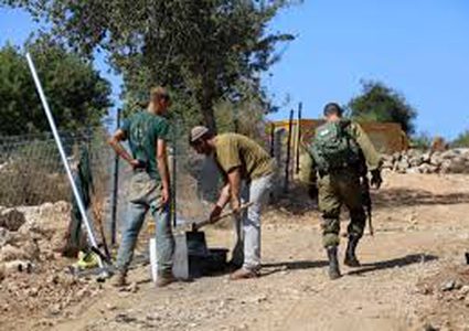 مستوطنون يقيمون بؤرة استيطانية جديدة قرب تجمع نبع العوجا