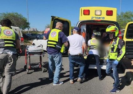 إصابتان في عملية طعن قرب تل أبيب.. واعتقال المنفذ بعد إصابته