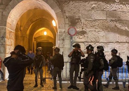 قوات الاحتلال تقتحم المسجد الأقصى المبارك