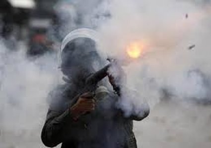 الاحتلال يستهدف المتظاهرين المنددين باقتحام الأقصى شرق غزة