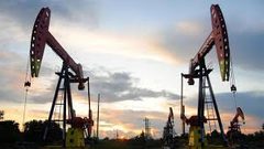 النفط يتجه لتسجيل مكاسب للأسبوع الثالث بعد تخفيضات "أوبك+"