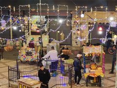 أجواء باب الساحة في البلدة القديمة نابلس في اليوم الرابع من شهر  رمضان المبارك.