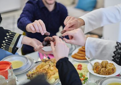 فوائد الصيام للجسم ونصائح غذائية خلال الصيام