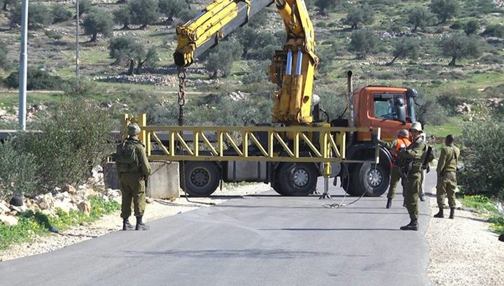 الاحتلال ينصب بوابة حديدية في الخضر جنوب بيت لحم