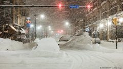 مئات آلاف المنازل بدون كهرباء في شرق كندا بسبب عاصفة ثلجية