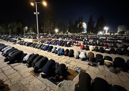 140 ألف مصل يؤدون العشاء والتراويح في المسجد الأقصى المبارك