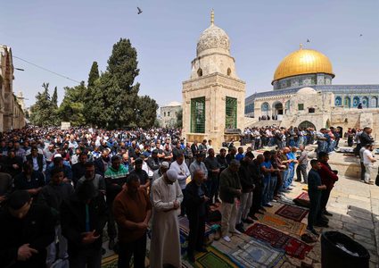 130 ألفا يؤدون صلاة الجمعة الثالثة من رمضان في الأقصى