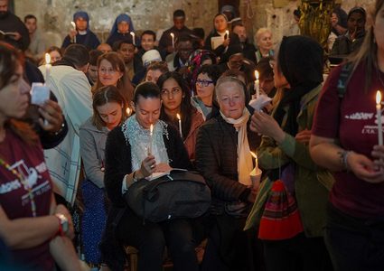 الكنائس المسيحية التي تسير حسب التقويم الغربي تحتفل بـ "سبت النور"