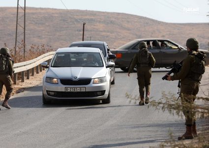 الاحتلال يغلق طرق بعدة مناطق في الأغوار