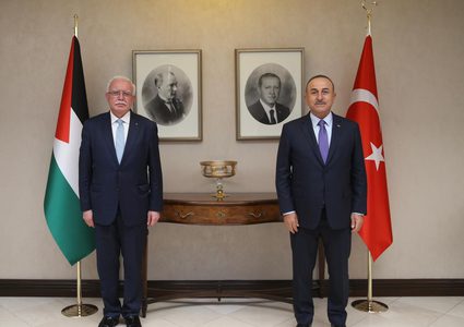 المالكي يطلع نظيره التركي على آخر المستجدات والتطورات