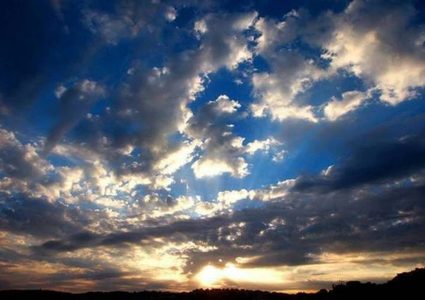 الطقس : أجواء حارة وجافة وانخفاض ملحوظ على درجات الحرارة مساء