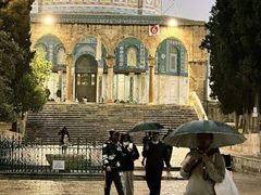 الأجواء الماطرة في المسجد الأقصى.