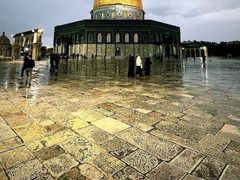 الأجواء الماطرة في المسجد الأقصى.