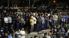 قرابة 25 ألف مصلٍ يؤدون صلاتي العشاء والتراويح في المسجد الأقصى المبارك