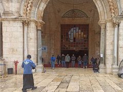 توافد المصلين ، اليوم الثلاثاء،لأداء صلاة الظهر في المسجد الأقصى المبارك