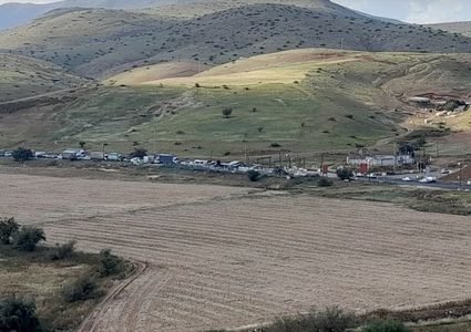 الاحتلال يواصل تشديد إجراءاته العسكرية على حاجز الحمرا