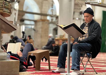 مئات الأهالي يشرعون بالاعتكاف في المسجد الأقصى في العشر الأواخر من رمضان