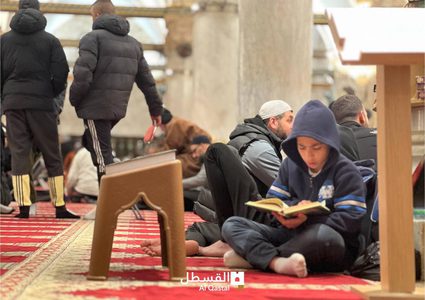 مئات الأهالي يشرعون بالاعتكاف في المسجد الأقصى في العشر الأواخر من رمضان