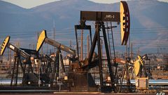 أسعار النفط ترتفع 2% بدعم من بيانات التضخم الأمريكية