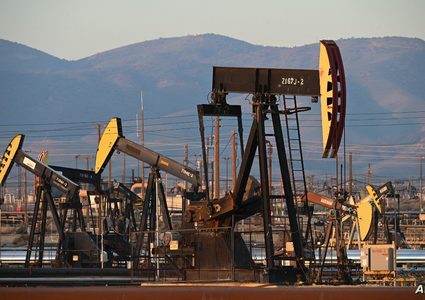 أسعار النفط ترتفع 2% بدعم من بيانات التضخم الأمريكية