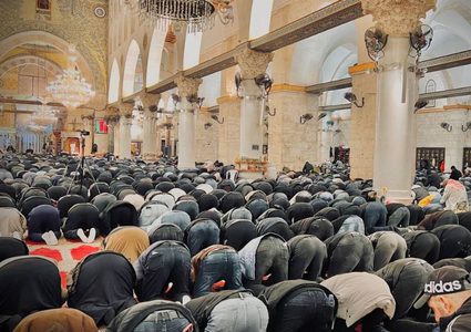 20 ألف مصلٍّ يؤدون العشاء والتراويح في المسجد الأقصى المبارك