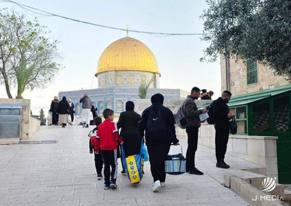 من أجواء الإفطار في باحات المسجد الأقصى المبارك