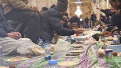 من أجواء الإفطار في باحات المسجد الأقصى المبارك