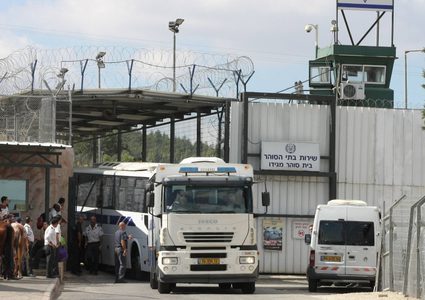 الإفراج عن معتقلي الضفة بشرط دفع غرامات مالية ألف شيكل