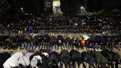 الرحاب المباركة تمتلئ بالمصلّين لأداء صلاة التراويح في ليلة الثالث والعشرين من شهر رمضان المبارك