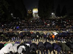 الرحاب المباركة تمتلئ بالمصلّين لأداء صلاة التراويح في ليلة الثالث والعشرين من شهر رمضان المبارك