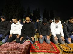 الرحاب المباركة تمتلئ بالمصلّين لأداء صلاة التراويح في ليلة الثالث والعشرين من شهر رمضان المبارك