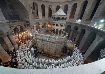 البطريرك ثيوفيلوس الثالث يدعو المسيحيين للتوافد لكنيسة القيامة يوم سبت النور