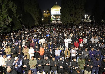 200 ألف مصل يؤدون العشاء والتراويح في المسجد الأقصى المبارك