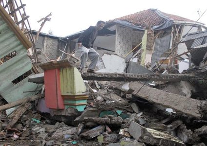 زلزال بقوة 7 ريختر يضرب إندونيسيا