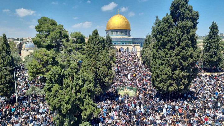 250 ألفا يؤدون صلاة الجمعة الرابعة من شهر رمضان في المسجد الأقصى