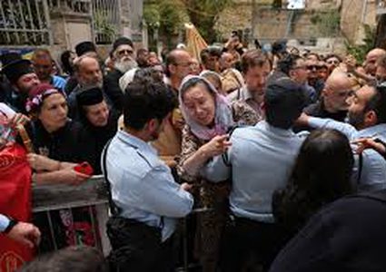 الرئاسية لشؤون الكنائس: اعتداء الاحتلال على المشاركين باحتفالات "سبت النور" انت